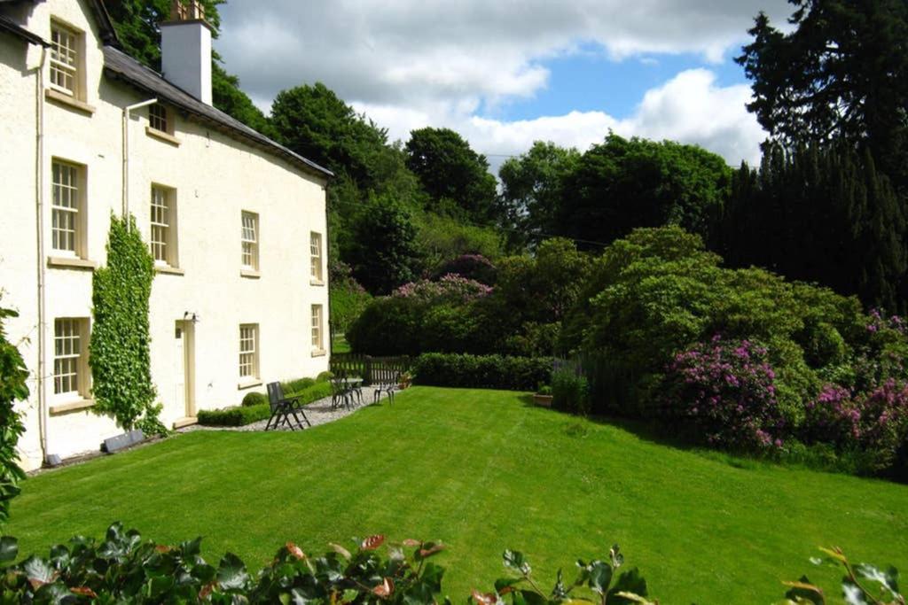Plas Yn Yale With Mountain Views From All Windows Wrexham Exteriér fotografie