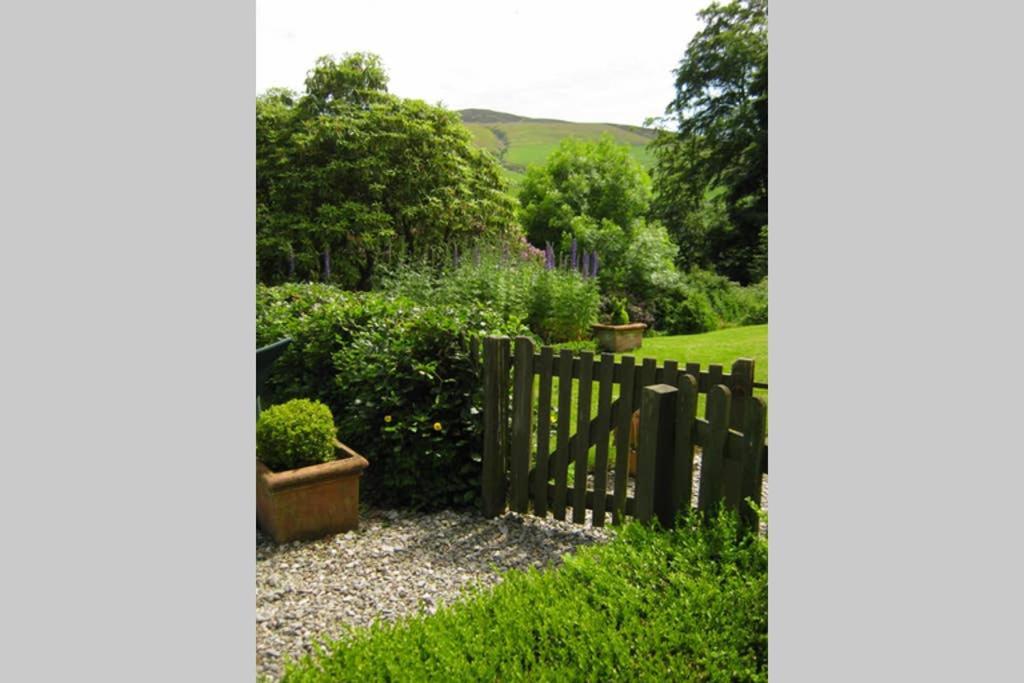 Plas Yn Yale With Mountain Views From All Windows Wrexham Exteriér fotografie